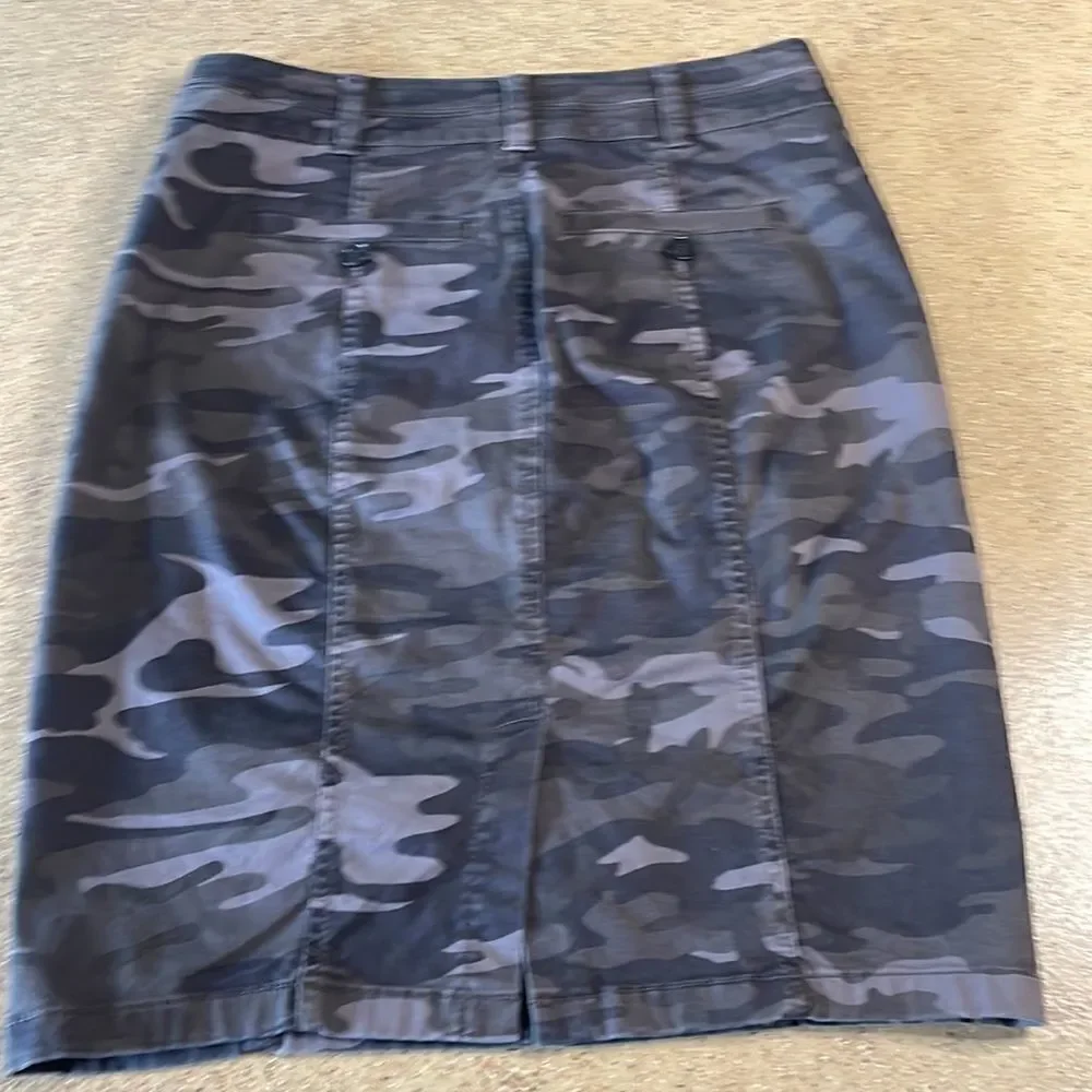 LOFT gray black camouflage print pencil skirt sz 2